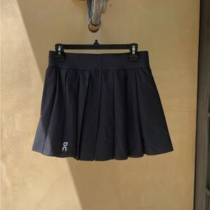 On Cloud Pleated Tennis Skirt
